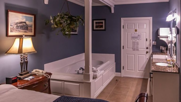 Depot Inn & Suites