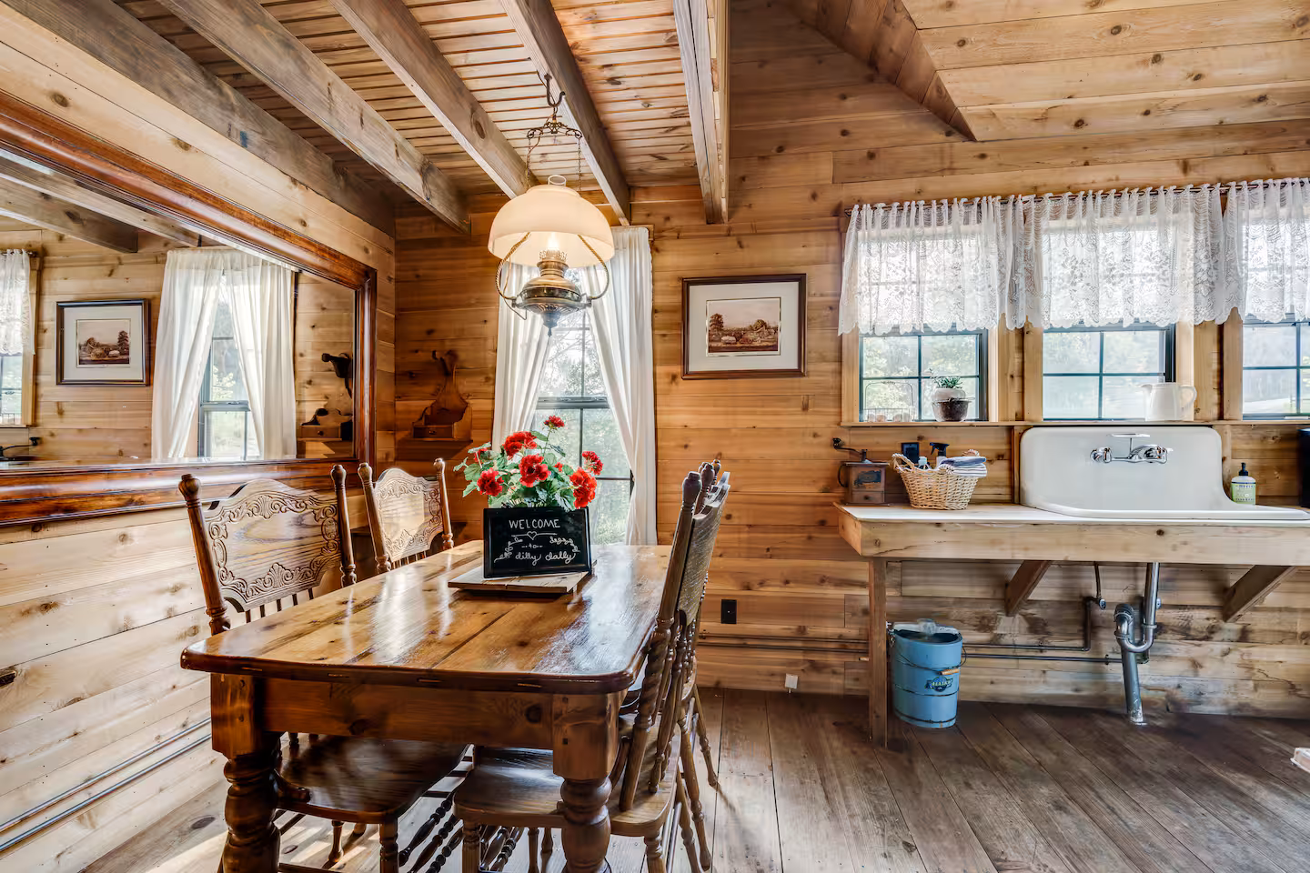 Dilly Dally Cabin, cabin with a private hot tub, photo 2