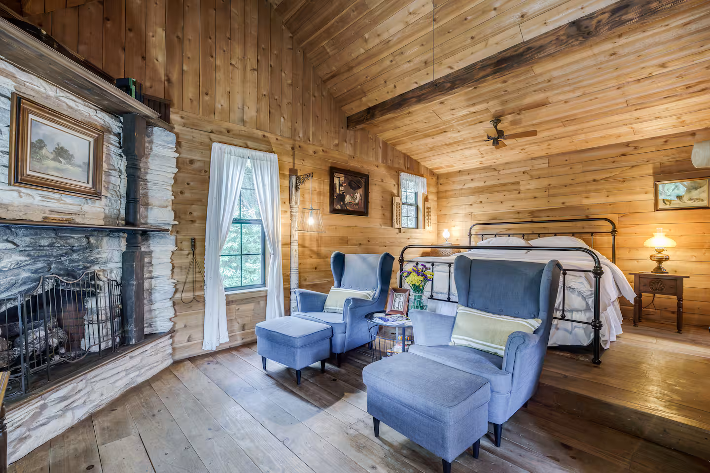 Dilly Dally Cabin, cabin with a private hot tub, photo 3