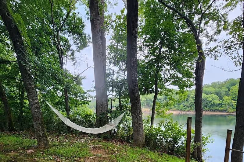Dogwood – Parkers Hideaway On The River, cabin with a private hot tub, photo 3