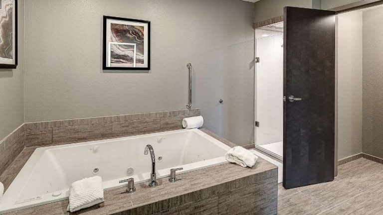 DoubleTree by Hilton Hotel Bloomington