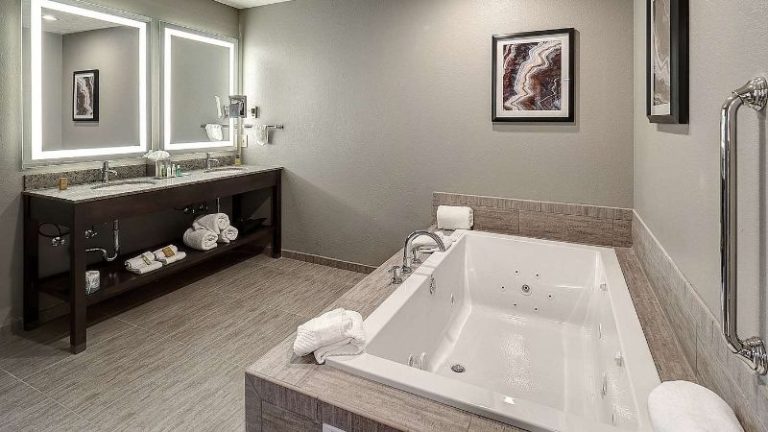 DoubleTree by Hilton Hotel Bloomington