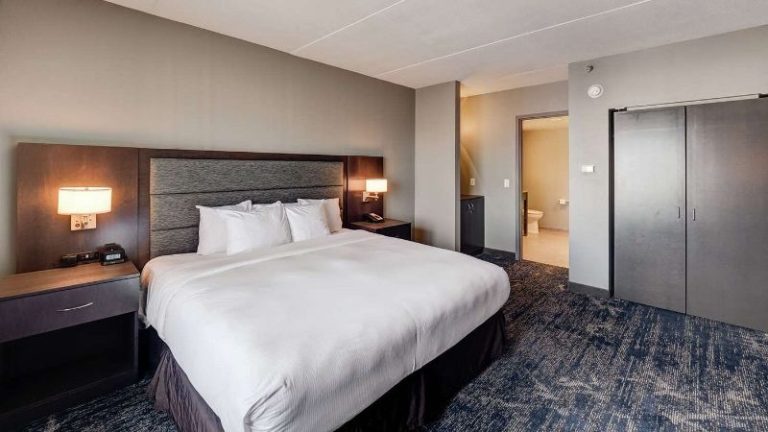 DoubleTree by Hilton Hotel Bloomington