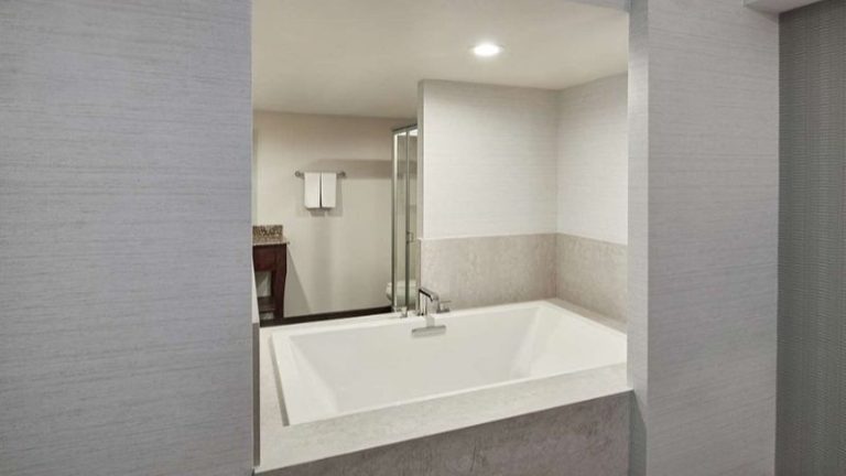 DoubleTree by Hilton Fullerton