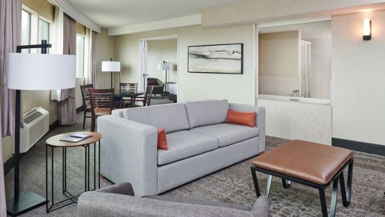 DoubleTree by Hilton Fullerton