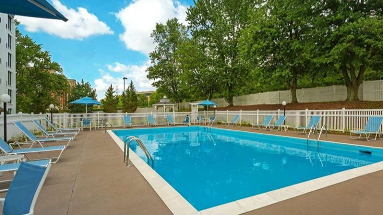 DoubleTree by Hilton Hotel Pittsburgh – Meadow Lands