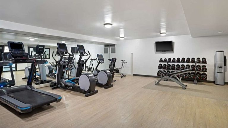 DoubleTree by Hilton Hotel Pittsburgh – Meadow Lands