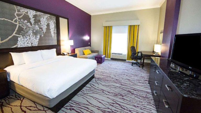 DoubleTree by Hilton Hotel Savannah Historic District