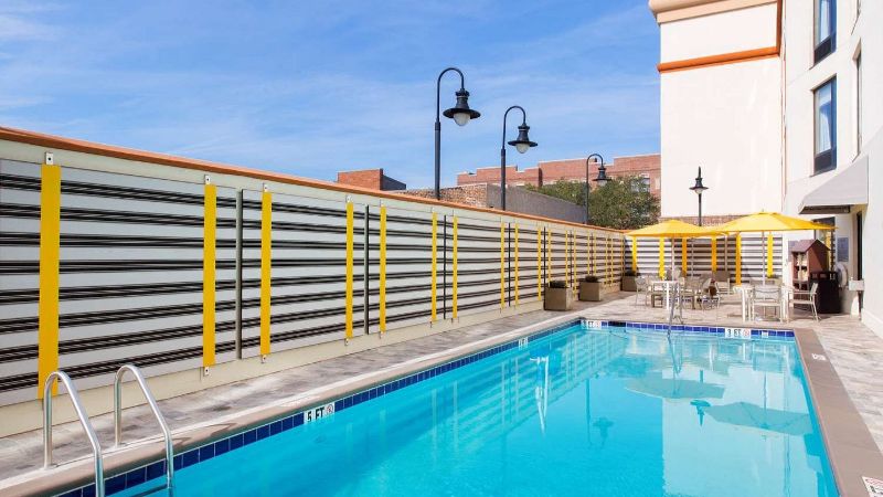 DoubleTree by Hilton Hotel Savannah Historic District, room with private jacuzzi, photo 7