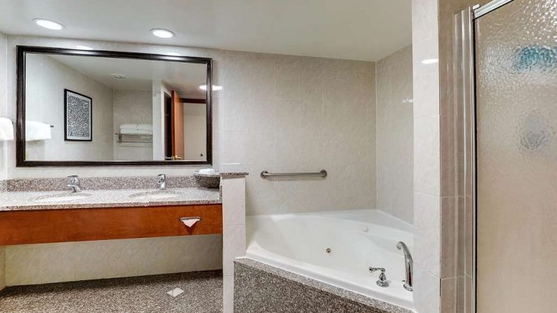 Drury Inn Suites Birmingham Lakeshore Drive - jacuzzi hotel room
