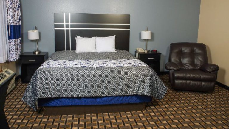 Dutch Inn and Suites