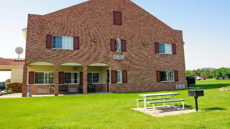 Dutch Inn and Suites