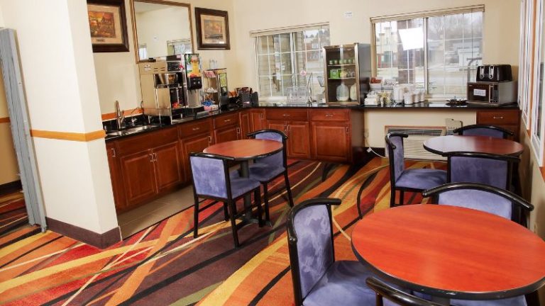 Dutch Inn and Suites