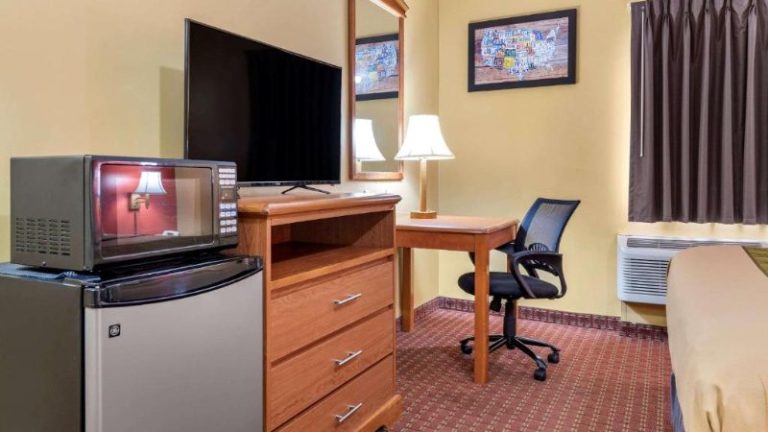 Econo Lodge Airport