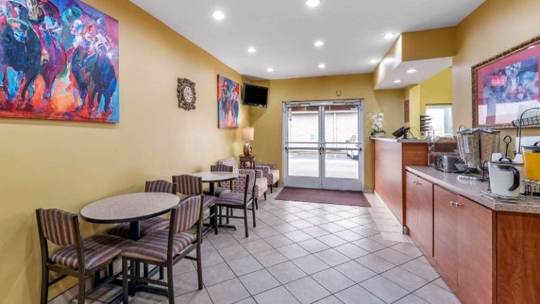 Econo Lodge Airport