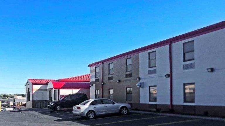 Econo Lodge Truman Inn