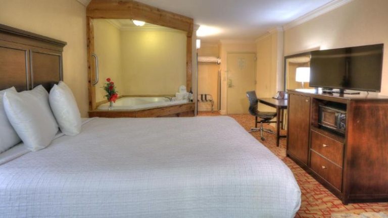 Edgewater Hotel & Conference Center