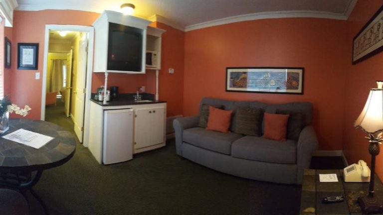 Edgewater Inn