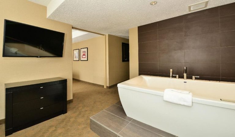 Edmonton Hotel & Convention Centre