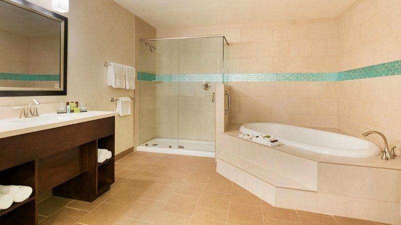 Embassy Suites by Hilton Corpus Christi1 - jacuzzi hotel room