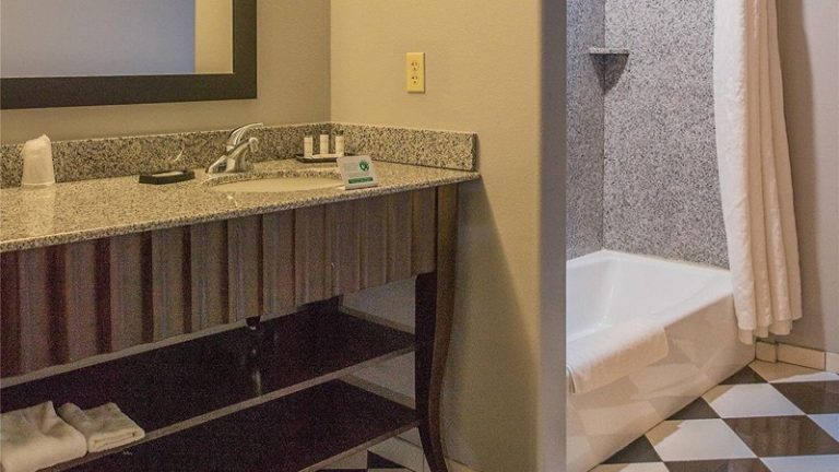 Evangeline Downs Hotel, Ascend Hotel Collection