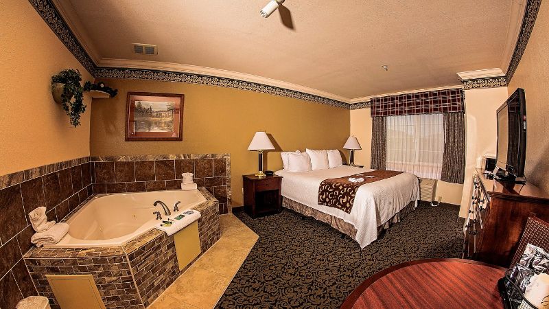 FairBridge Inn Express Dillon, room with private jacuzzi, photo 2