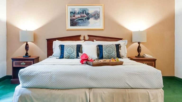 FairBridge Inn & Suites Dupont
