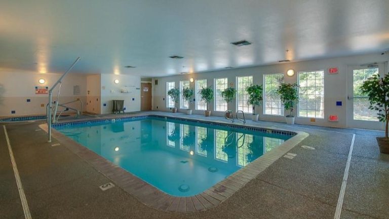 FairBridge Inn & Suites Dupont