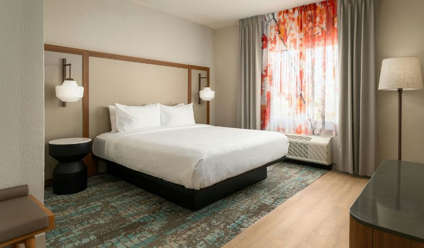Fairfield Inn & Suites by Marriott Jacksonville Beach, room with private jacuzzi, photo 3