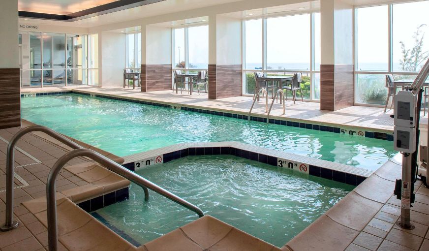 Fairfield Inn & Suites by Marriott Virginia Beach Oceanfront, room with private jacuzzi, photo 6