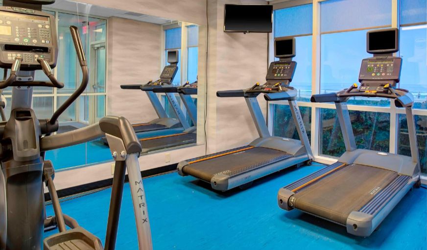 Fairfield Inn & Suites by Marriott Virginia Beach Oceanfront, room with private jacuzzi, photo 7