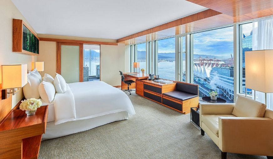 Fairmont Pacific Rim, room with private jacuzzi, photo 2