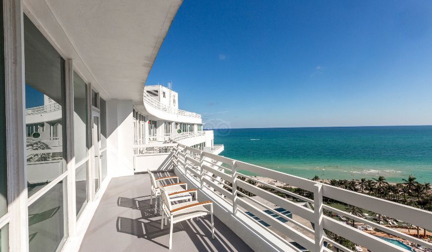 Fontainebleau Miami Beach, room with private jacuzzi, photo 6