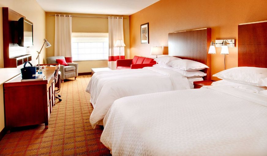 Four Points by Sheraton Oklahoma City Quail Springs, room with private jacuzzi, photo 2