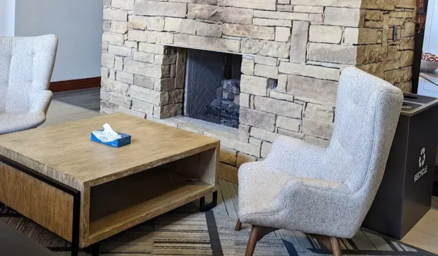 Four Points by Sheraton Oklahoma City Quail Springs, room with private jacuzzi, photo 8