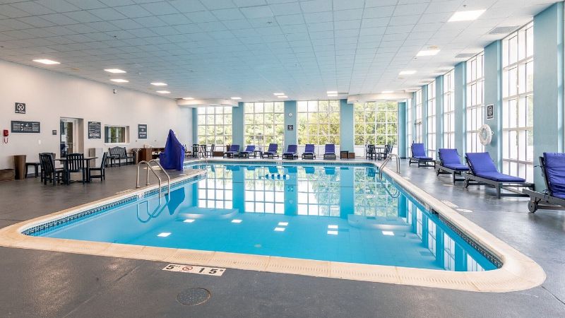 Four Points by Sheraton York, room with private jacuzzi, photo 6