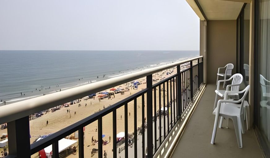 Four Sails Resort, room with private jacuzzi, photo 6