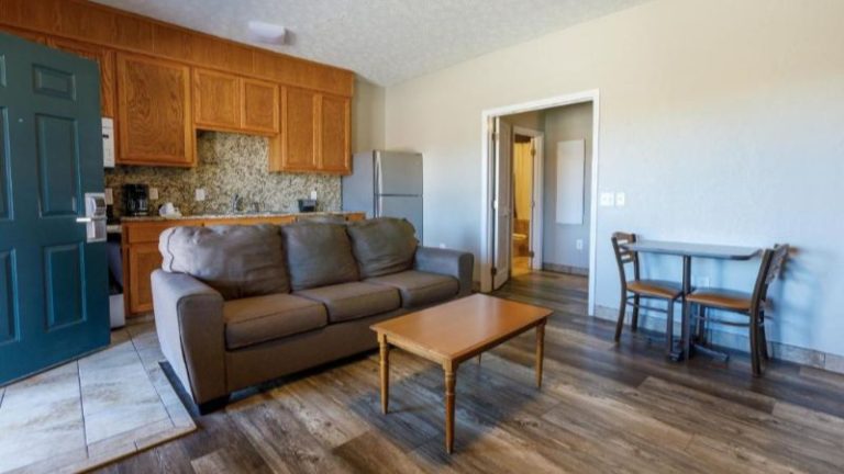 Gadsden Inn & Suites