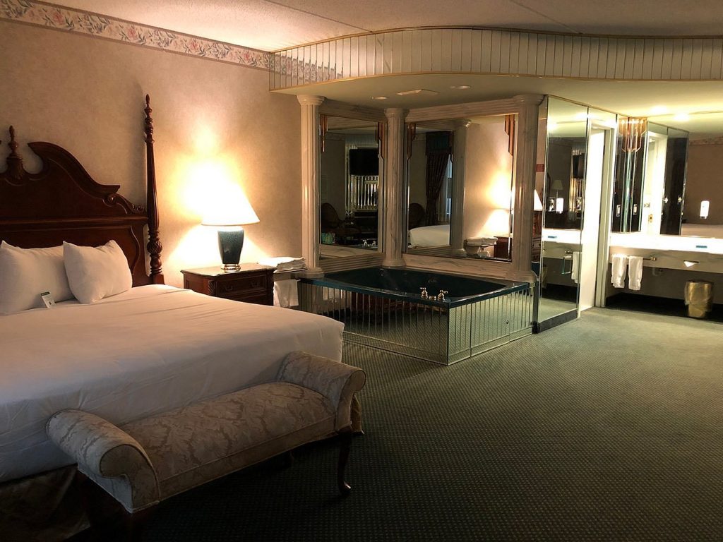 Garden Place Hotel, room with private jacuzzi, photo 1