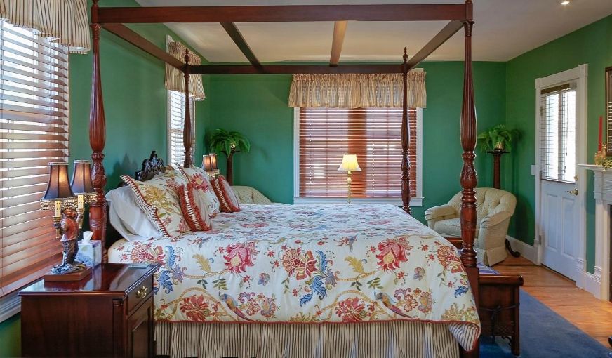 George Brooks House B&B, room with private jacuzzi, photo 2