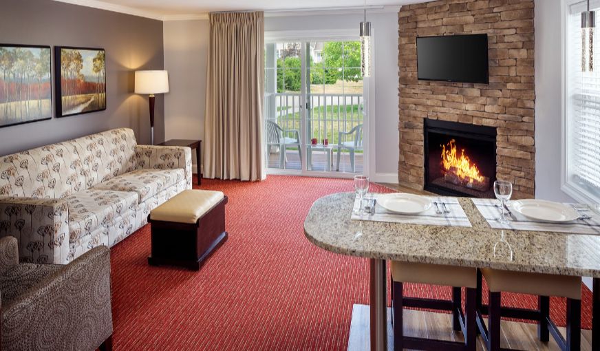Golden Gables Inn, room with private jacuzzi, photo 4