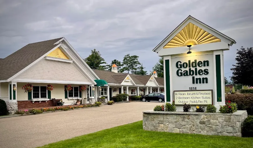 Golden Gables Inn, room with private jacuzzi, photo 8
