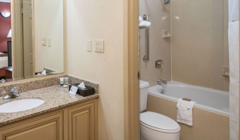 Governors Suites Hotel