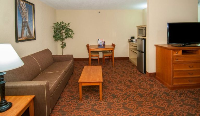 Governors Suites Hotel