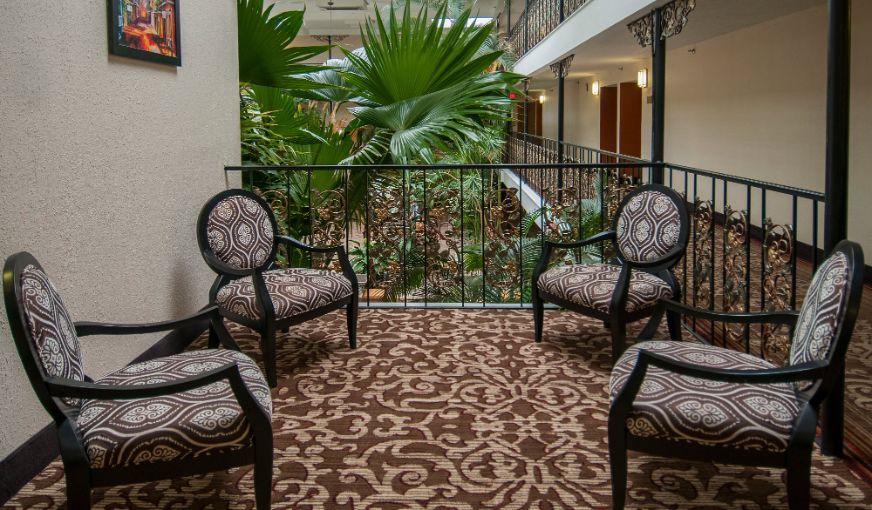 Governors Suites Hotel, room with private jacuzzi, photo 8