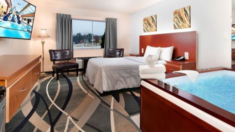 Grand Marquis Waterpark Hotel & Suites