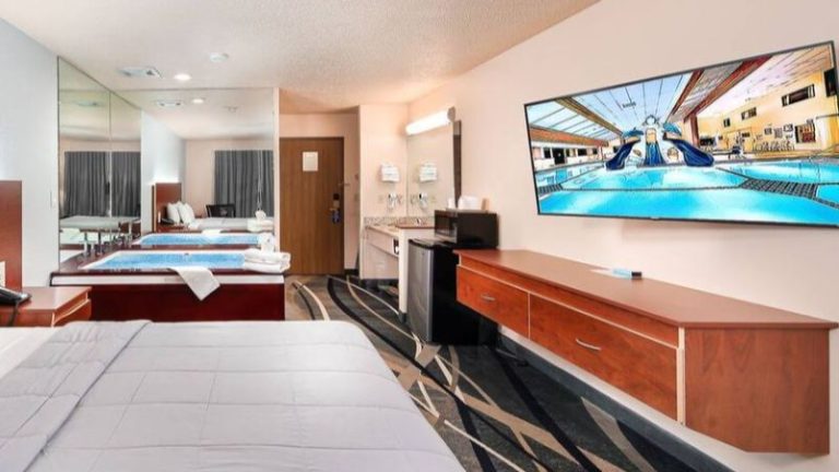Grand Marquis Waterpark Hotel & Suites