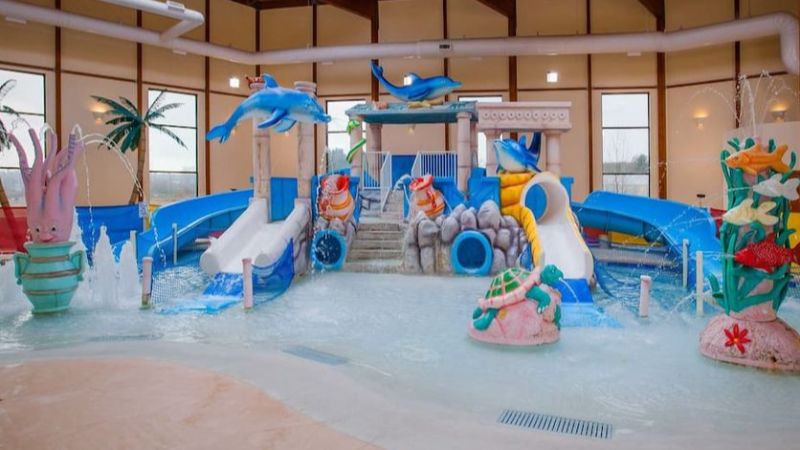 Grand Marquis Waterpark Hotel & Suites, room with private jacuzzi, photo 8