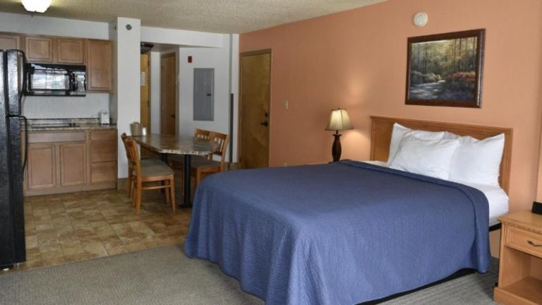 Grand Smokies Resort Lodge