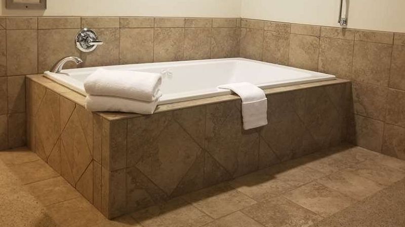 Grand View Inn & Suites, room with private jacuzzi, photo 1
